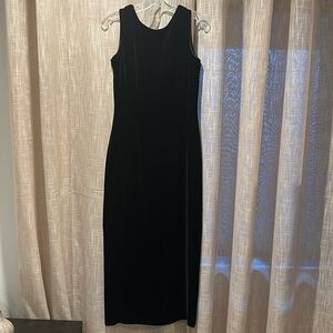 Beautiful sleeveless black velvet cocktail dress size 4